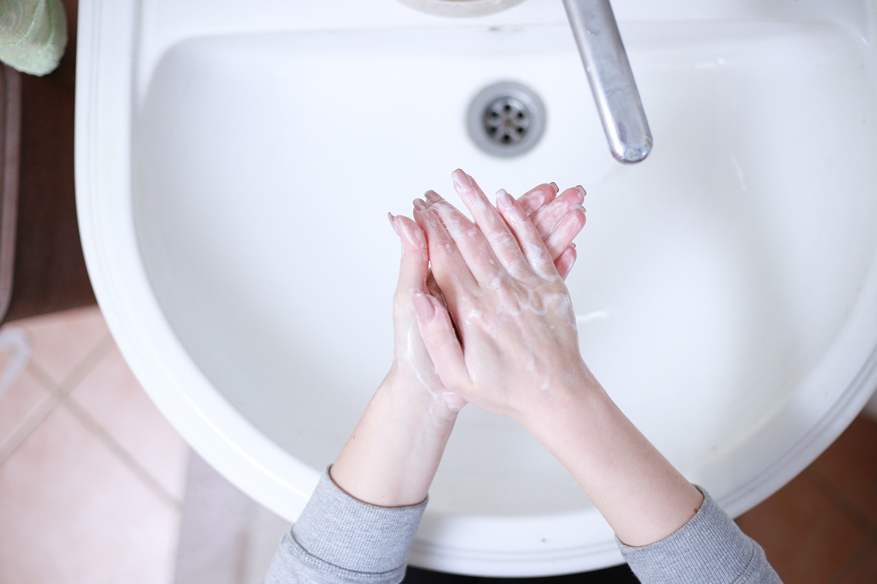 So sánh thép không gỉ với các vật liệu khác cho phòng vệ sinh thương mại